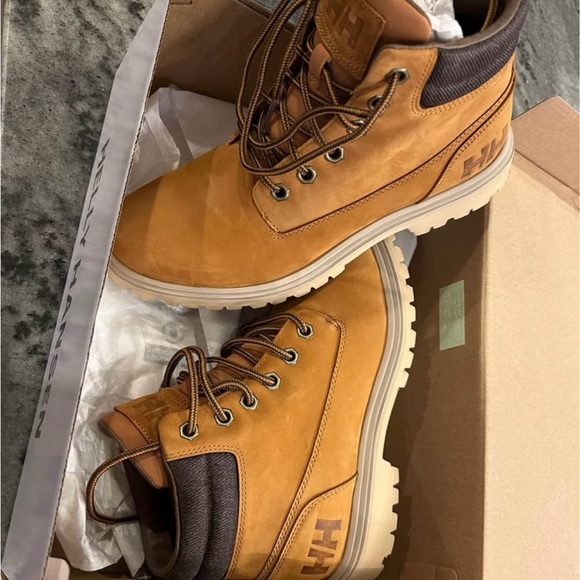 Helly Hansen woman’s Fremont honey wheat Leather Boots - Picture 3 of 4